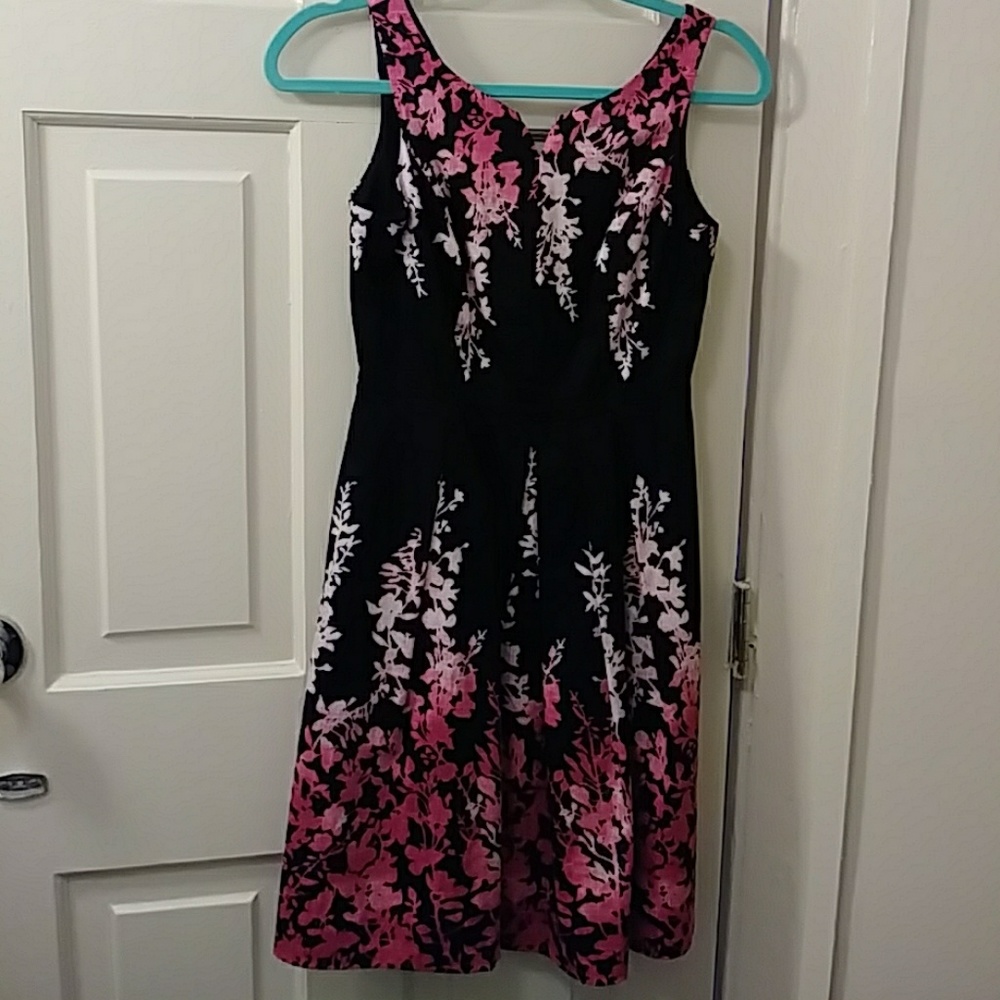 Floral dress with pockets